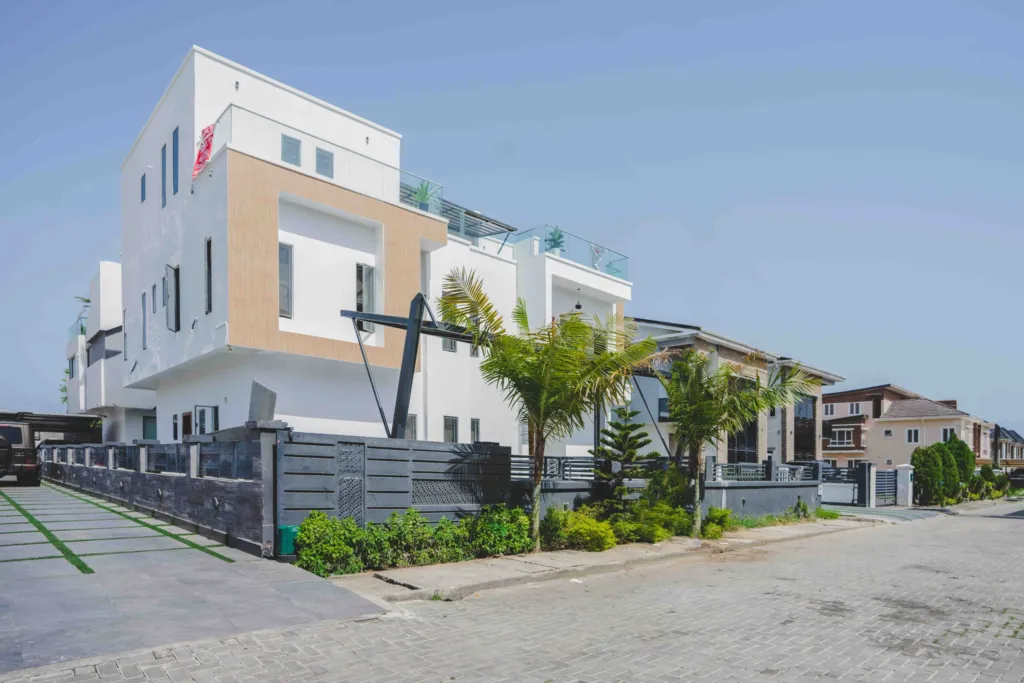 5 Bedroom All-Ensuite Duplex